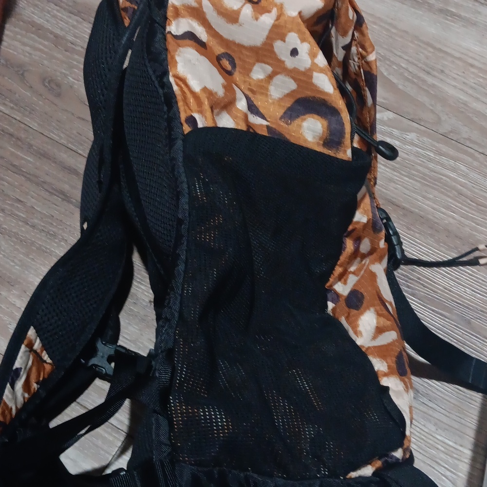 REI Co Op Flash 22 Backpack Orange RARE Forest Trails Floral Lightweight Daypack - Picture 6 of 6
